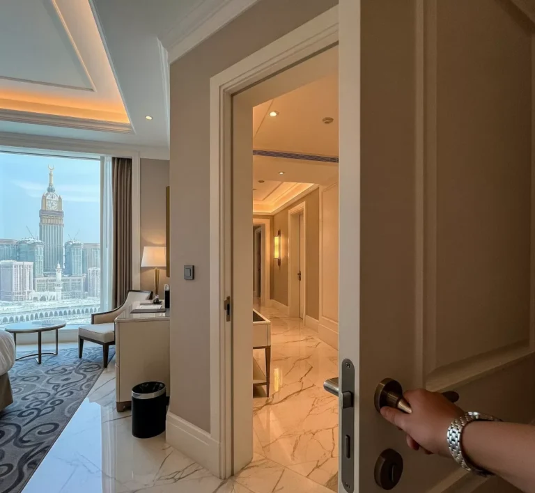 غرفة فندقية فاخرة في مكة ضمن دليل فنادق العمرة